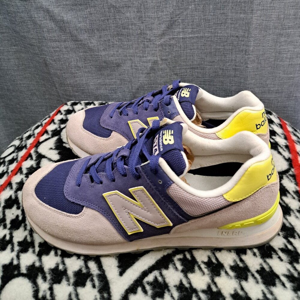 % Size 11.5 Women New Balance 574 Shoes A54